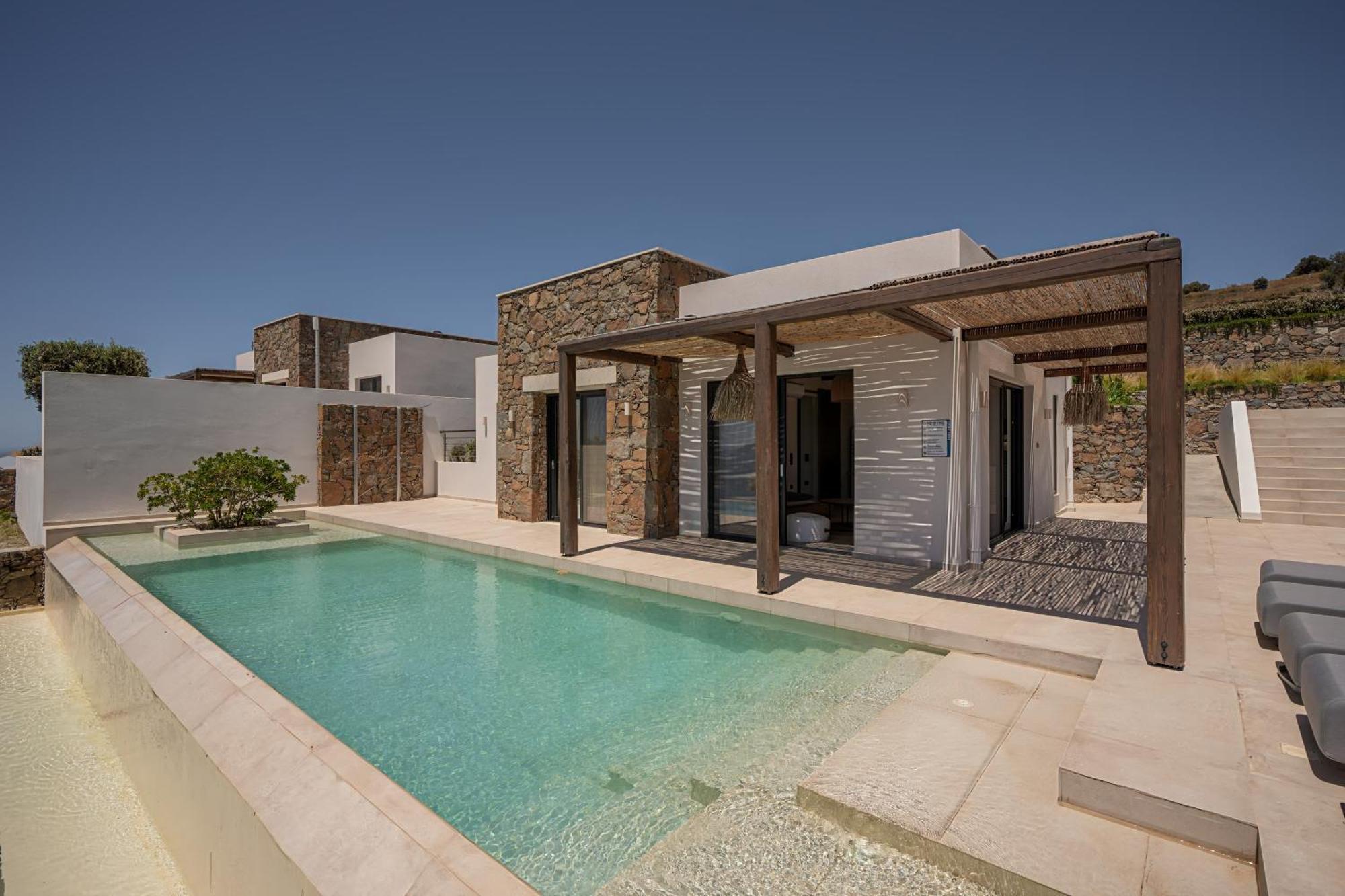 Artoikia Luxury Villas, By Hellocrete