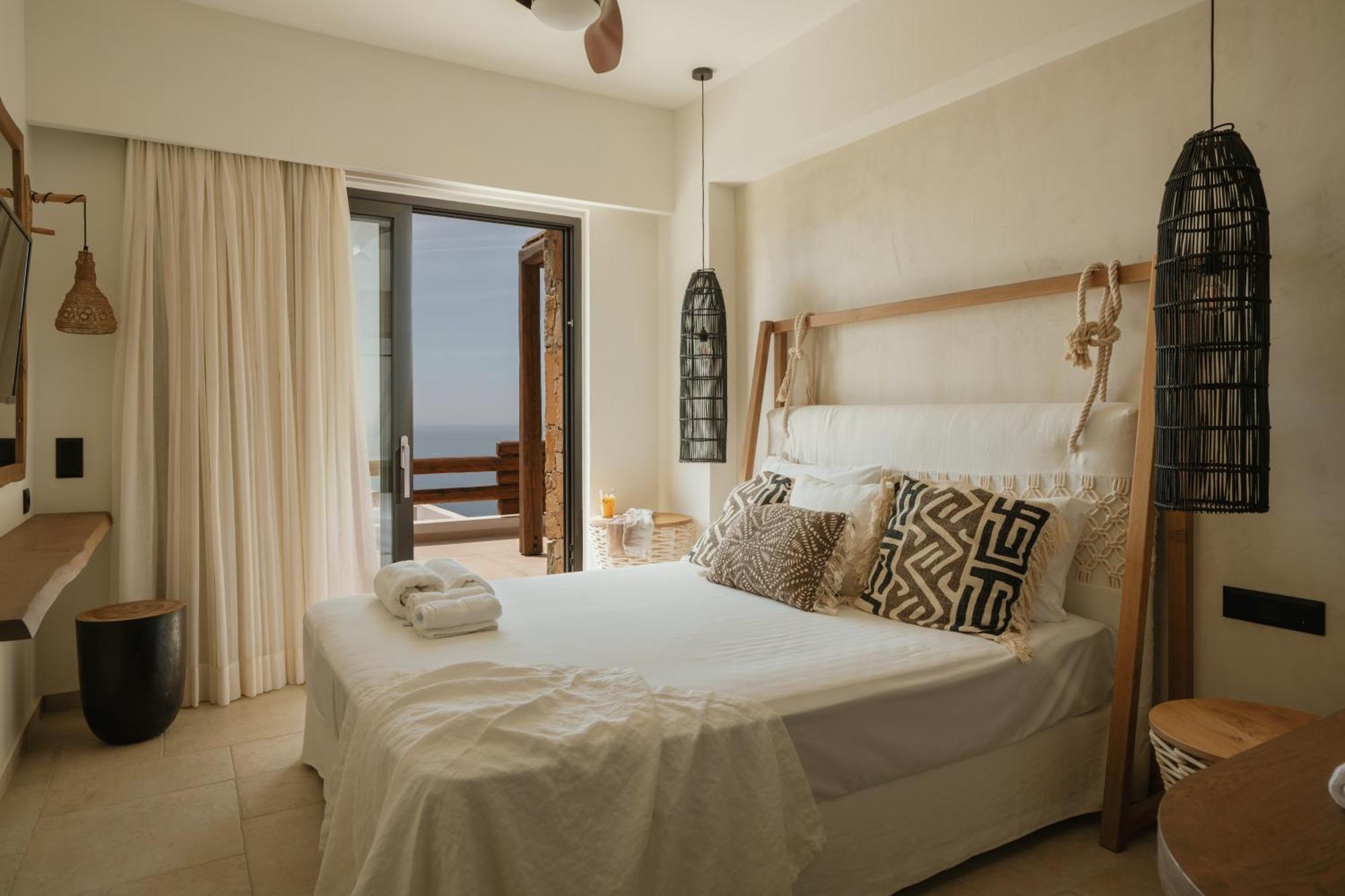 Artoikia Luxury Villas, By Hellocrete Saktouria