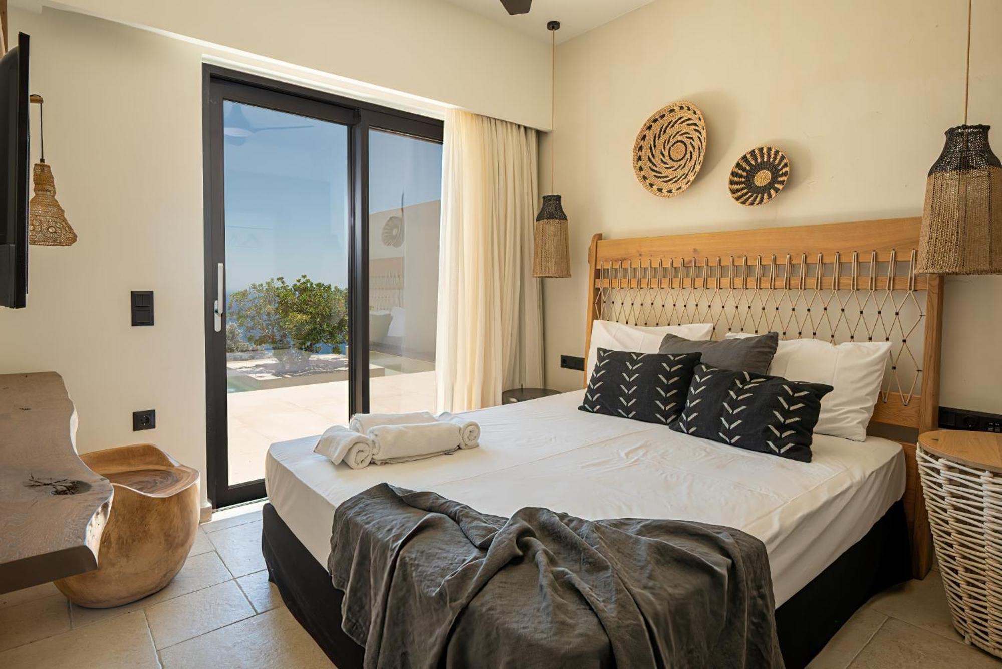 Artoikia Luxury Villas, By Hellocrete Villa