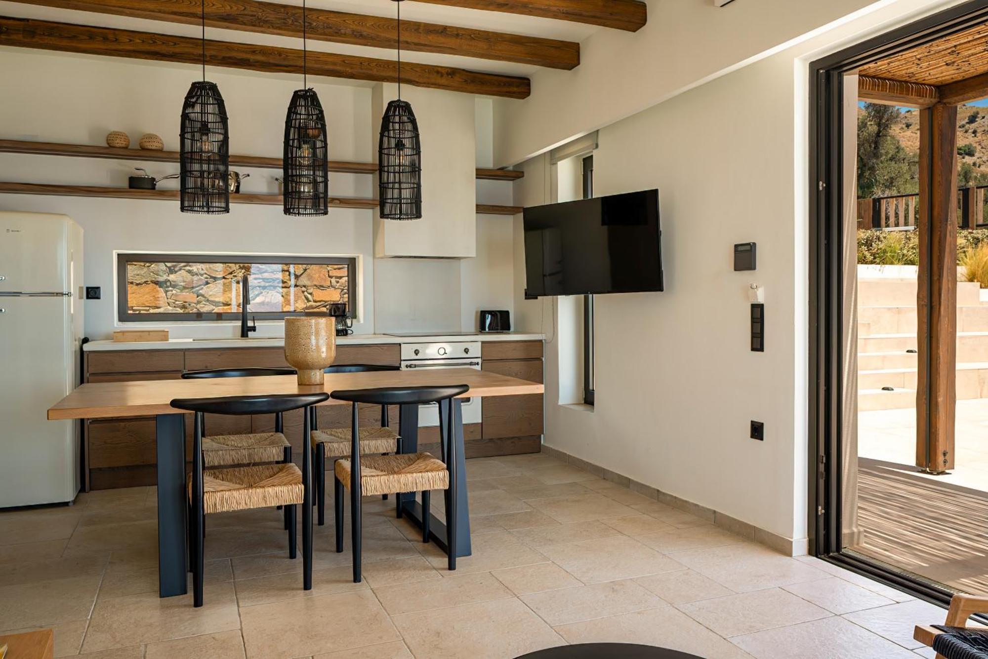 Artoikia Luxury Villas, By Hellocrete
