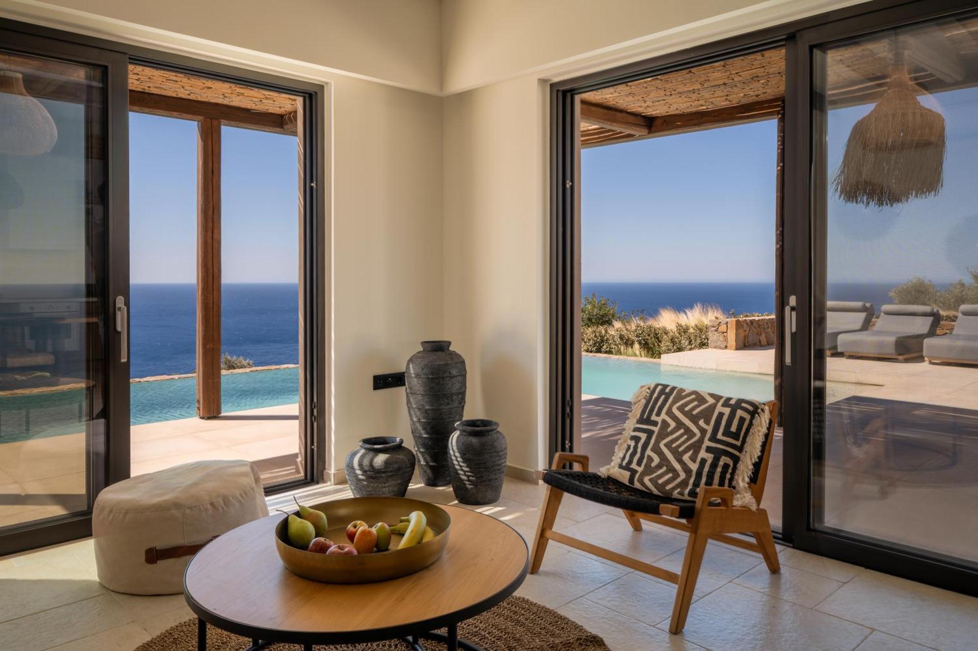 Artoikia Luxury Villas, By Hellocrete Saktouria