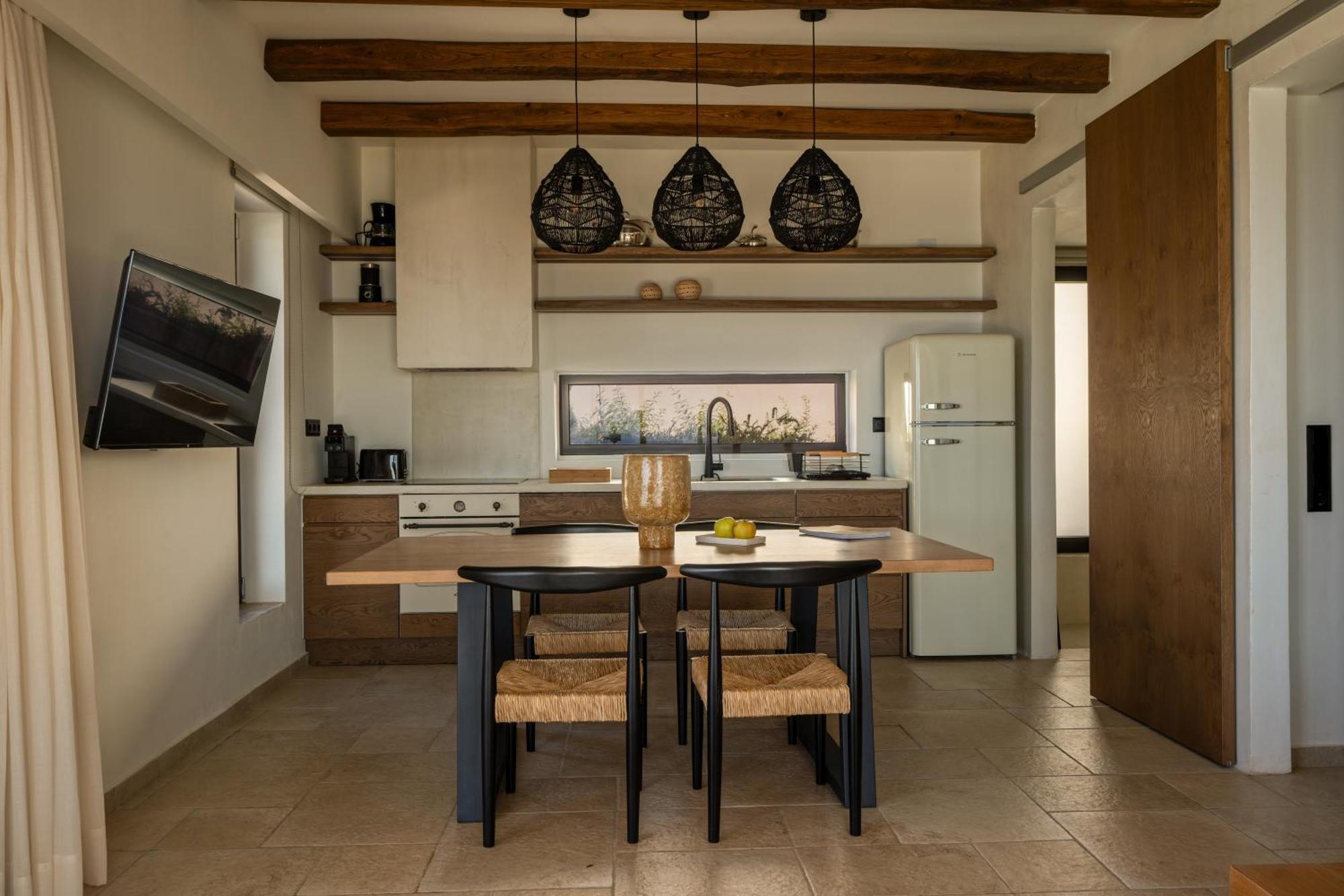Artoikia Luxury Villas, By Hellocrete Villa