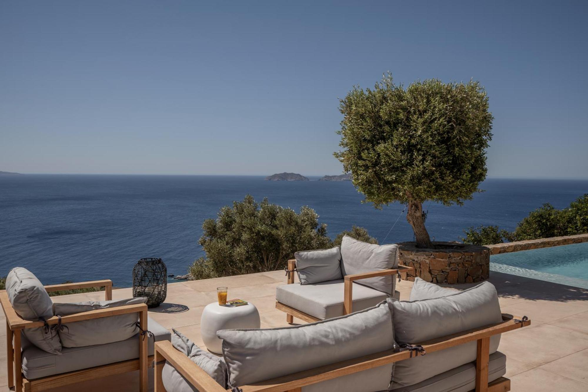 Artoikia Luxury Villas, By Hellocrete *