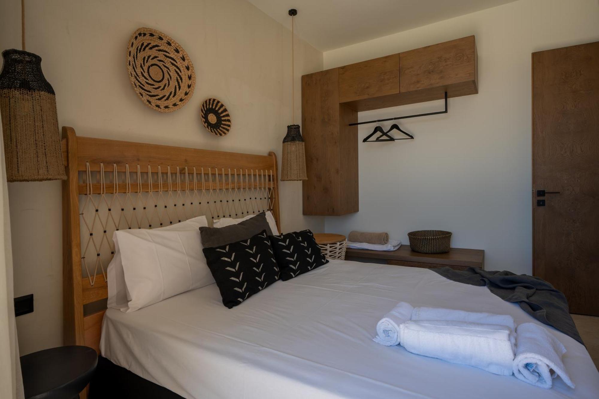Artoikia Luxury Villas, By Hellocrete *