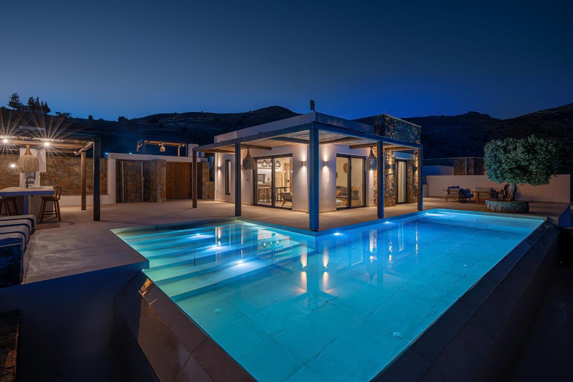Artoikia Luxury Villas, By Hellocrete Villa Saktouria