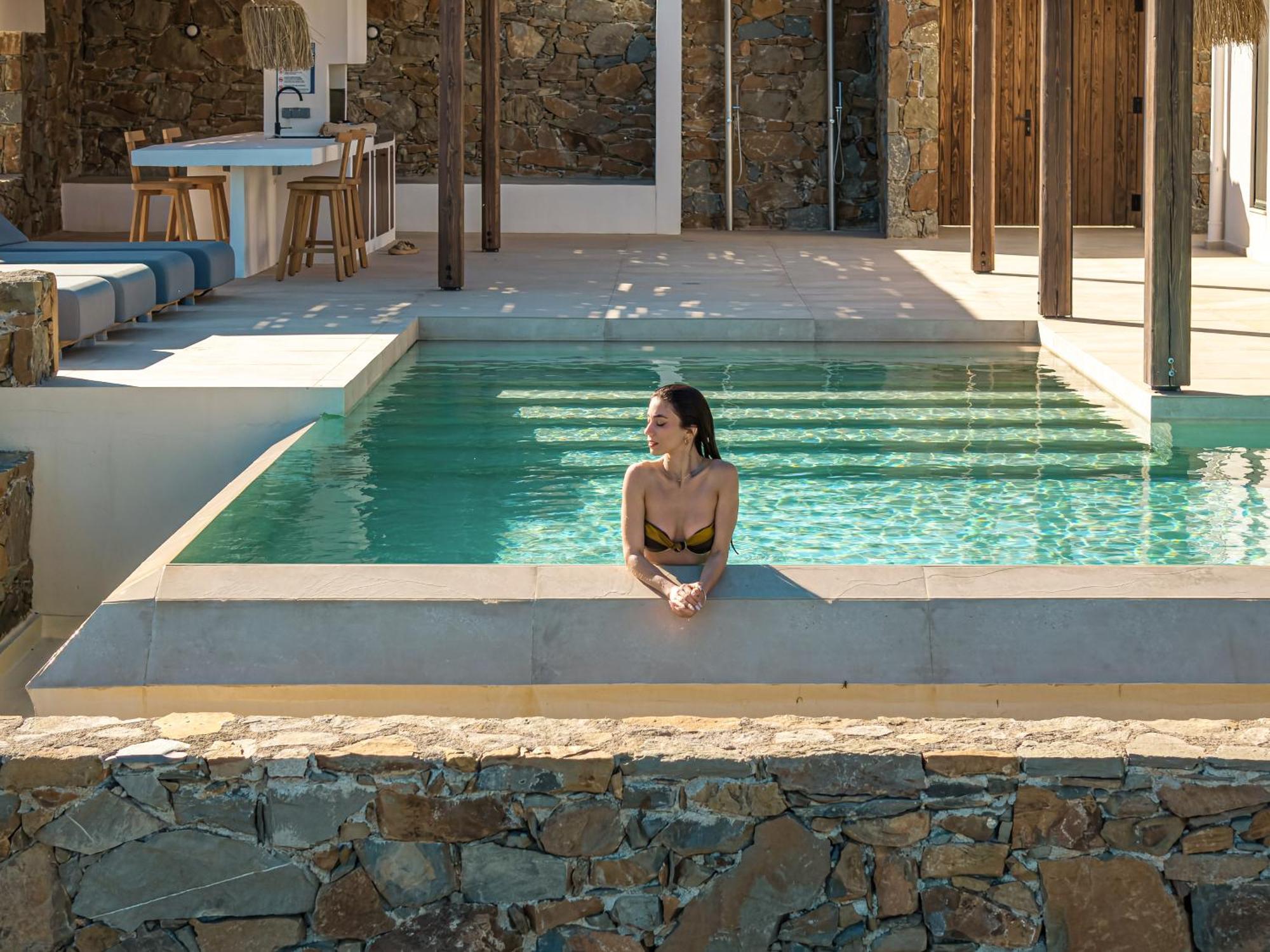 Artoikia Luxury Villas, By Hellocrete