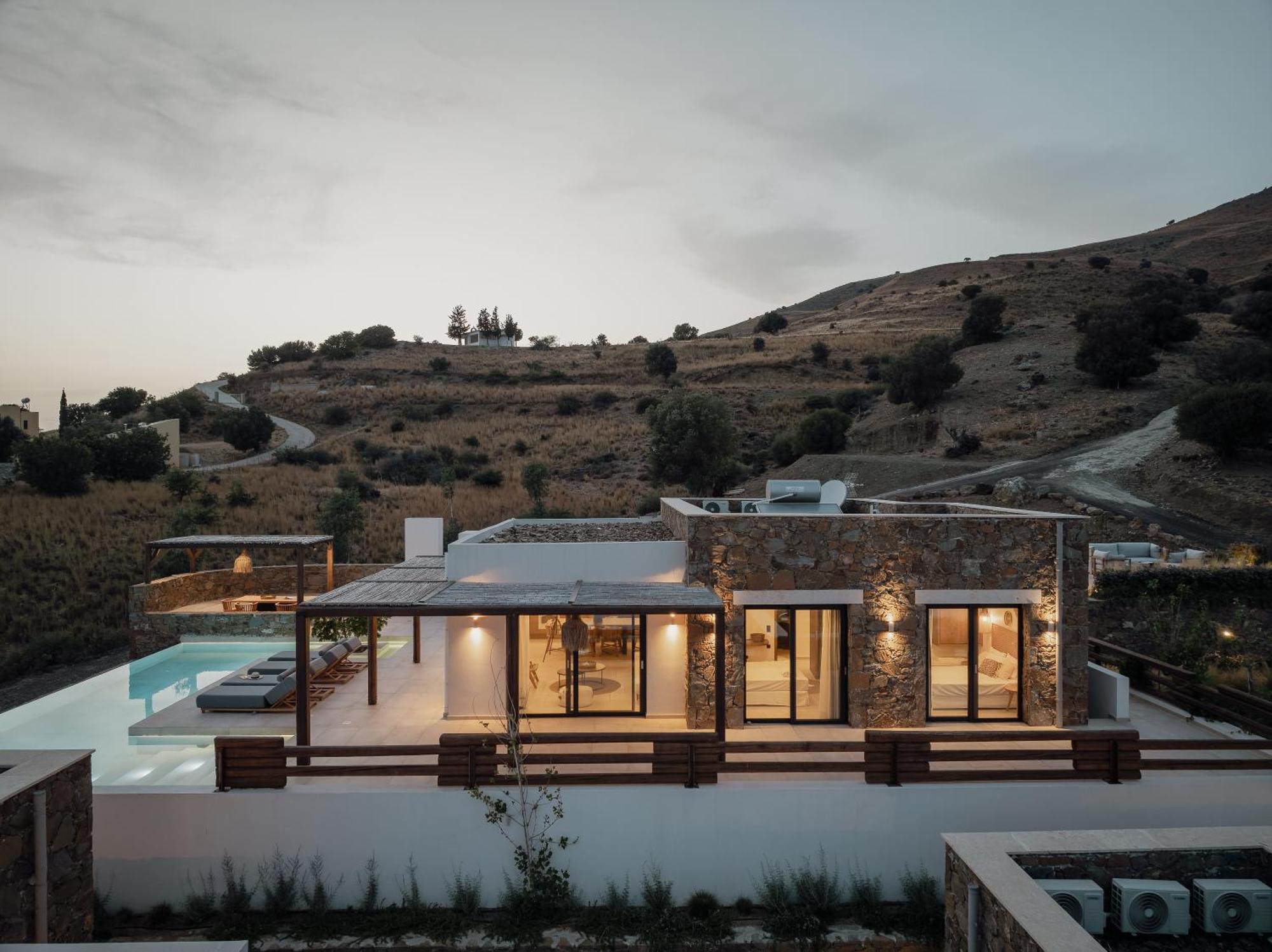 Artoikia Luxury Villas, By Hellocrete *