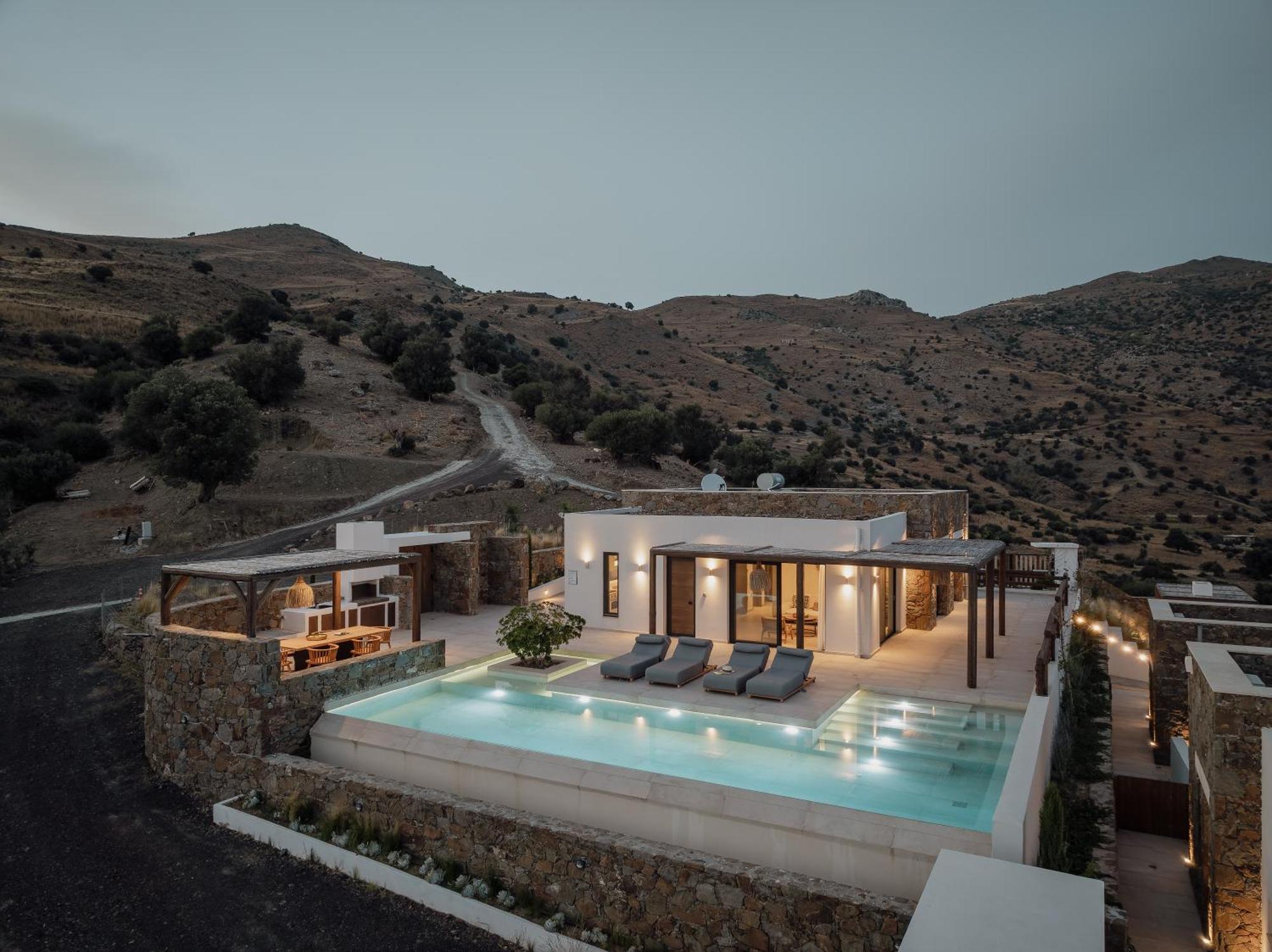 Artoikia Luxury Villas, By Hellocrete Saktouria